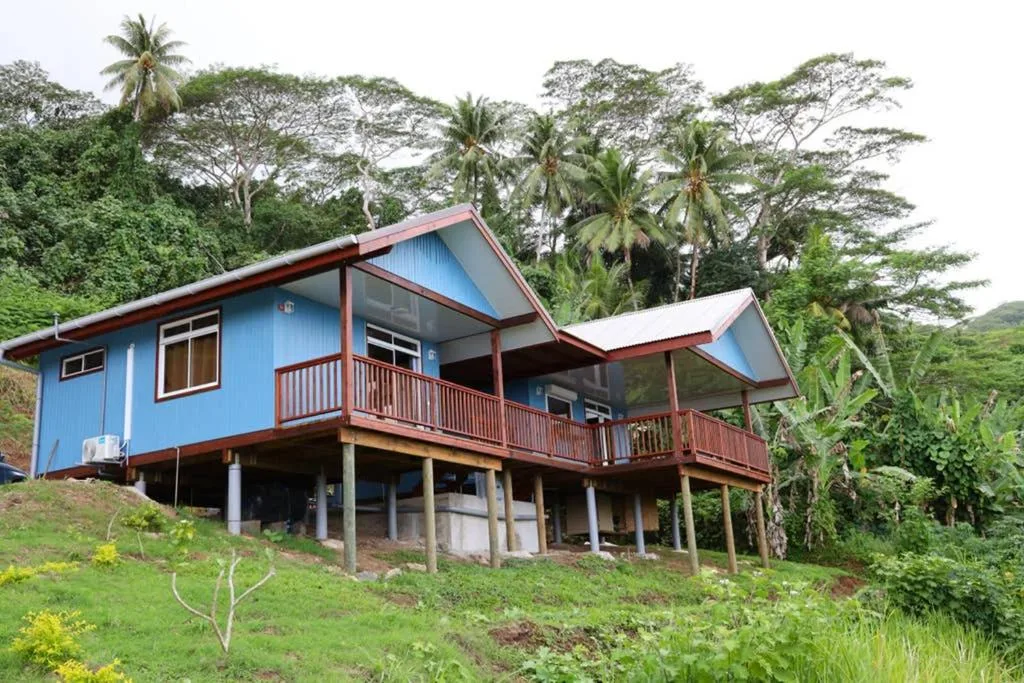 La maison sur pilotis, côté montagne
